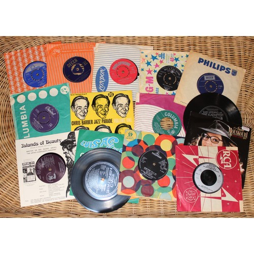 668 - A large qty of assorted LP and 7