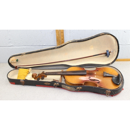 656A - A vintage violin and bow in case, the violin lacking label but with a single piece back