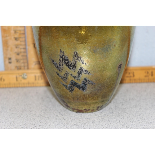 1604 - A large iridescent Caithness glass vase, approx 20cm tall