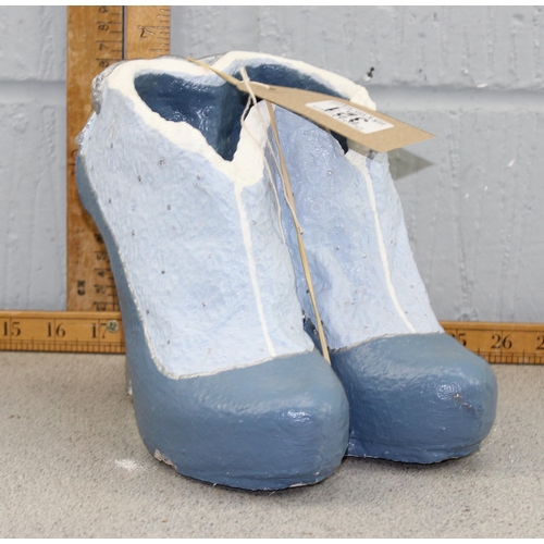 321 - Painted concrete high heels garden planter