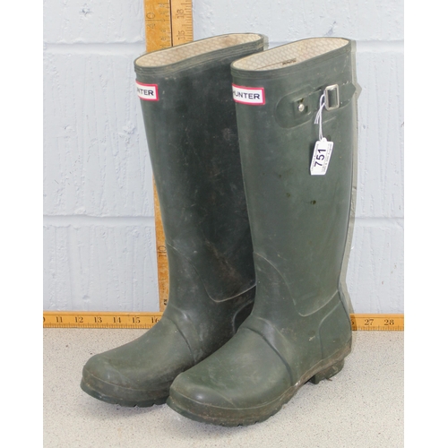 751 - A pair of Hunter wellies, UK size 5