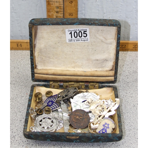 1005 - Qty of assorted military and other badges etc etc