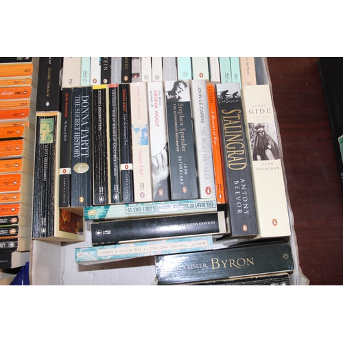 552 - Qty of assorted Penguin books etc (2 boxes)