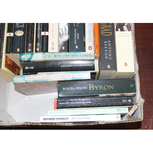 552 - Qty of assorted Penguin books etc (2 boxes)