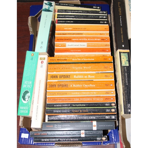 552 - Qty of assorted Penguin books etc (2 boxes)