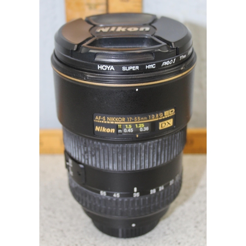 706 - Nikon Nikkor AF-S 17-55 mm 1:2.8G ED DX camera Lens with hood and fabric case