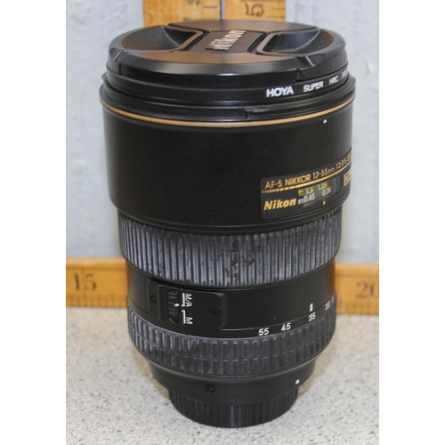 706 - Nikon Nikkor AF-S 17-55 mm 1:2.8G ED DX camera Lens with hood and fabric case