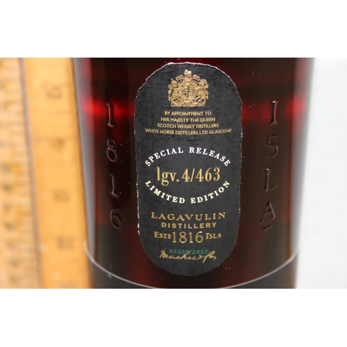 1613 - Lagavulin Distillers Edition Double Matured Single Islay Malt Whisky, distilled 1979, Special Releas... 