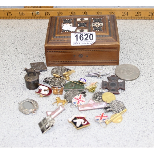 1620 - Qty of assorted badges, Silver Scenes poodle pot, in antique Indian box