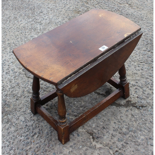 59 - A small vintage oak drop leaf side table