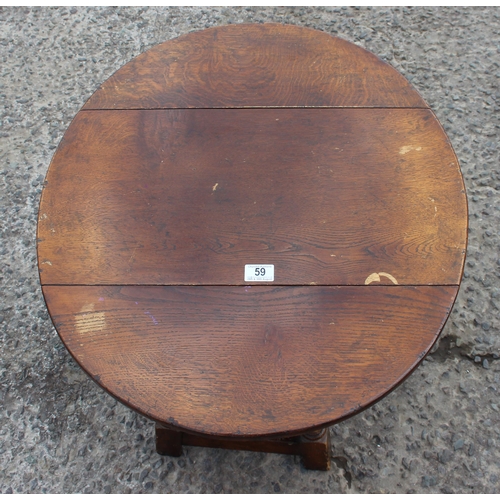 59 - A small vintage oak drop leaf side table