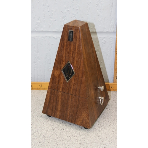 664 - Wittner metronome in box