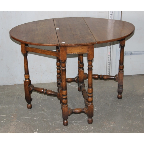 117 - Antique small oak gate leg table