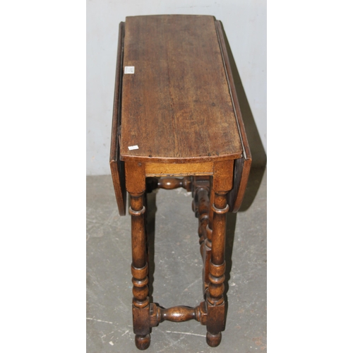 117 - Antique small oak gate leg table