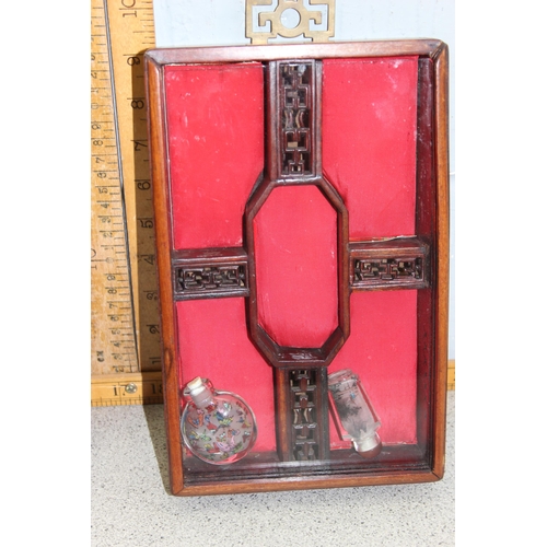 276 - Small Chinese display cabinet containing 2 inside painted snuff bottles