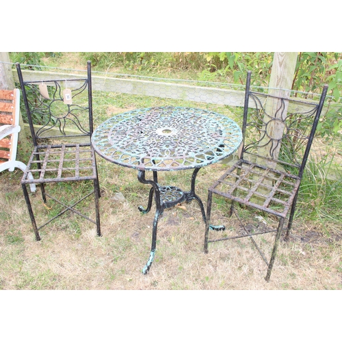 342 - Garden table and 2 chairs