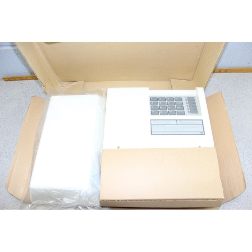 811 - RF8012 burglar alarm system in box