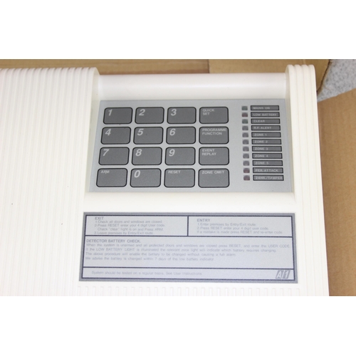 811 - RF8012 burglar alarm system in box