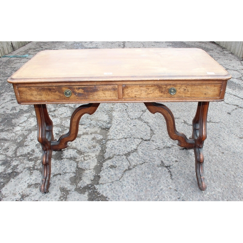 85 - A Victorian mahogany 2 drawer hall or library table with 2 drawers