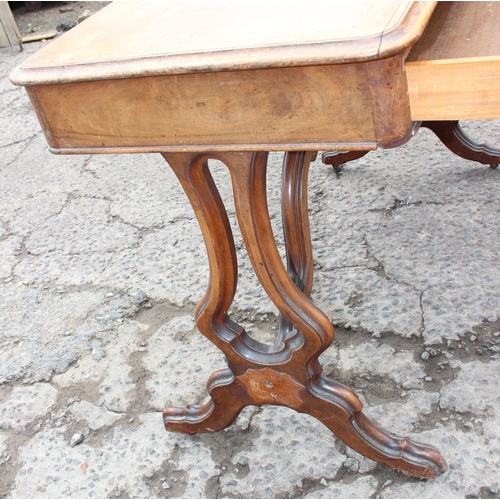 85 - A Victorian mahogany 2 drawer hall or library table with 2 drawers