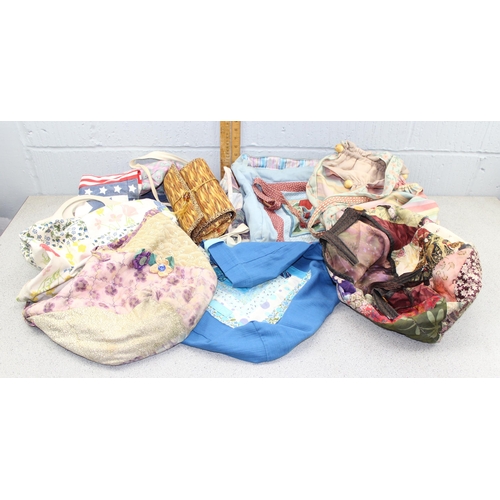 220A - 9 assorted crafting bags