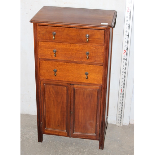 39 - A small early 20th century 3 drawer side cabinet