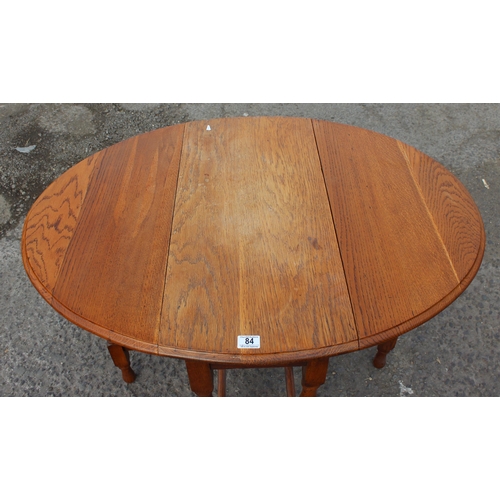 84 - An early 20th century oak gateleg table