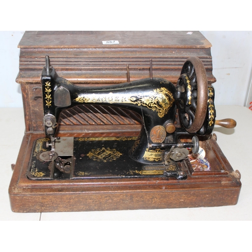 867 - Singer sewing machine in wooden case