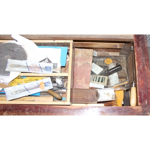 871 - A large vintage wooden tool chest and contents