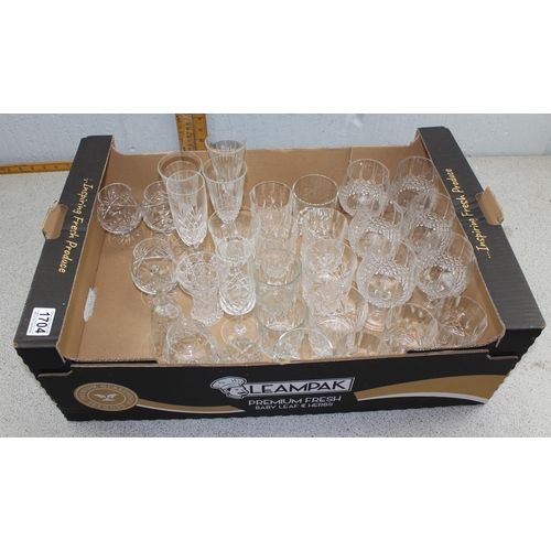 1704 - Box of mixed glassware, mainly drinking glasses