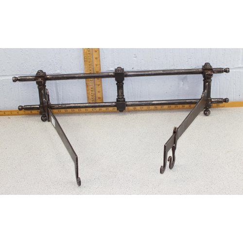 1721 - A large antique style cast iron wall bracket with adjustable hooks