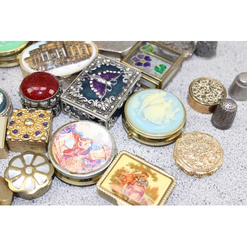 1607 - 19 assorted small pill and trinket boxes, thimbles etc