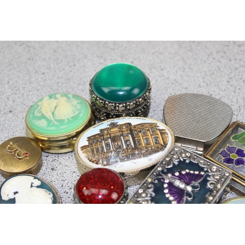 1607 - 19 assorted small pill and trinket boxes, thimbles etc