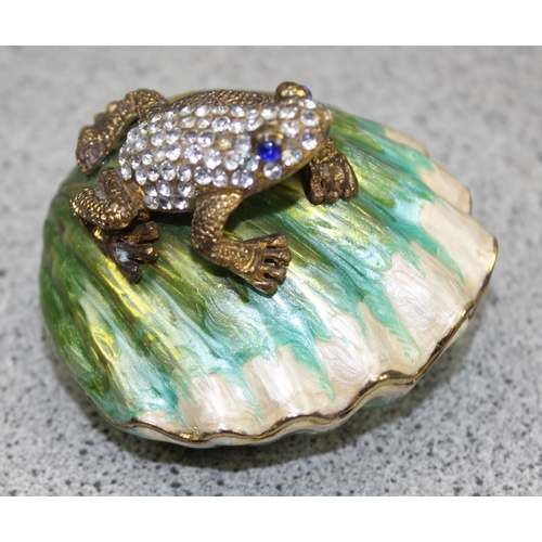 1608 - 8 assorted gilt metal trinket boxes, some with enamel decoration