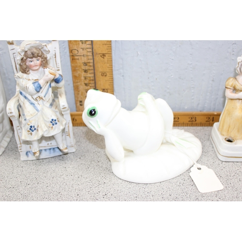 1610 - Qty of assorted antique and later ceramic figures to inc pen holders, Beswick frog etc