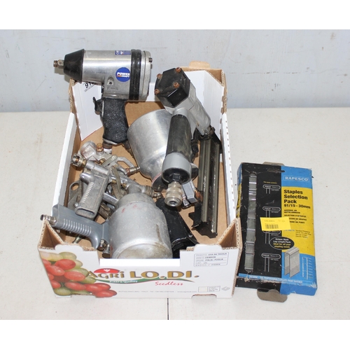 919 - Qty of assorted air tools, impact wrench, sprayer etc etc