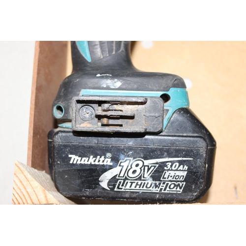 923 - Makita drill & angle grinder, battery and chargers