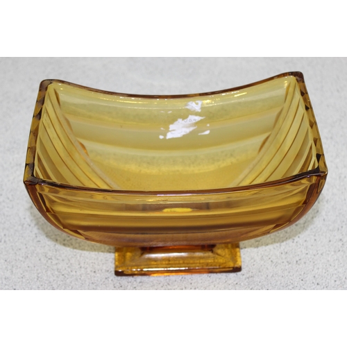 1776 - A pair of Art Deco period amber glass bowls