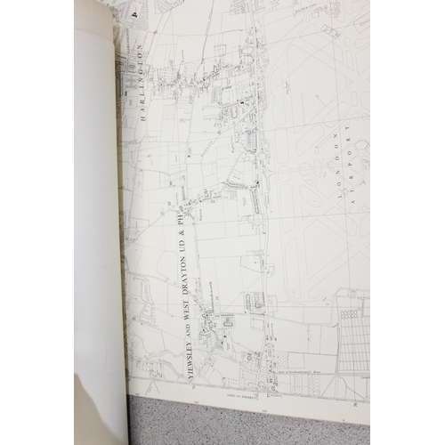 351a - Qty of assorted vintage maps covering mainly the London area, to inc 1951 development plan