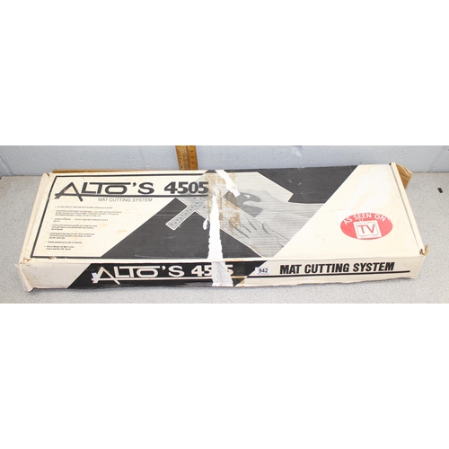 942 - Alto's 4505 Mat Cutting System in box