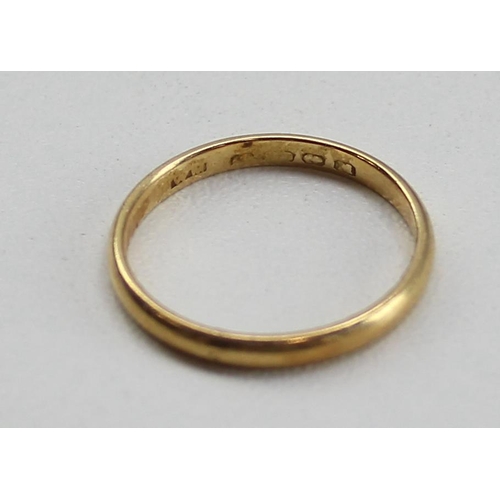 1219 - 18ct gold wedding band, Birmingham 1936, approx size O & 2.11g gross