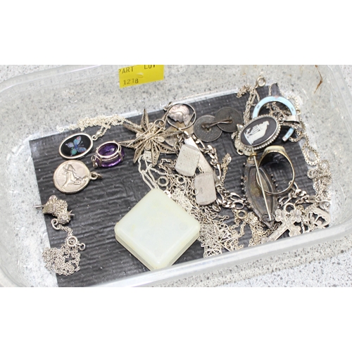 1218 - Jewellery box and contents, many silver items, many marked