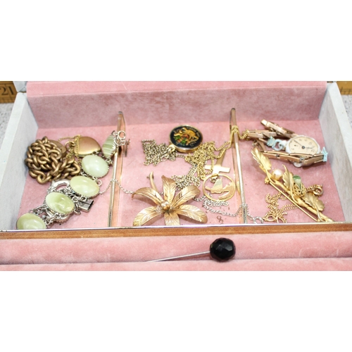 1218 - Jewellery box and contents, many silver items, many marked