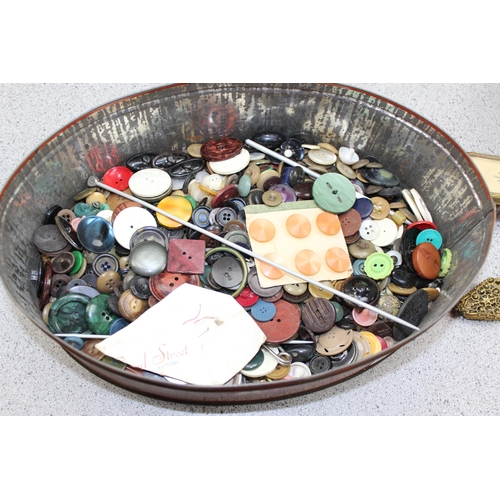 1636 - Vintage tin of buttons, dressing table set etc etc