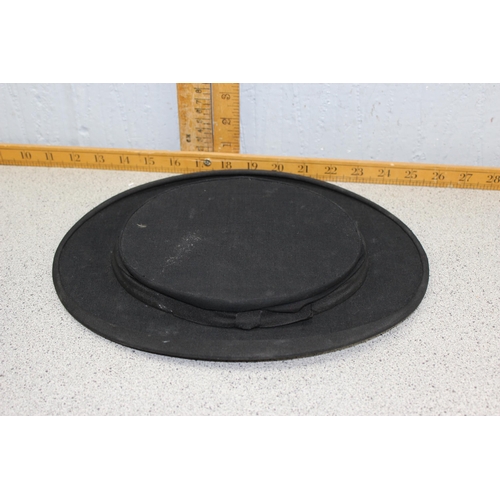 176 - 3 vintage hats to inc a collapsible top hat