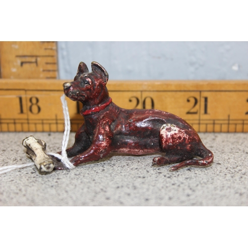 1671 - A small cold painted cast bronze figure of a dog with bone, bearing Bergmann stamp verso, approx 7cm... 