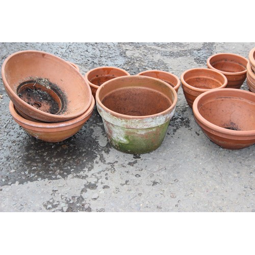 286 - Qty terracotta garden pots (12)