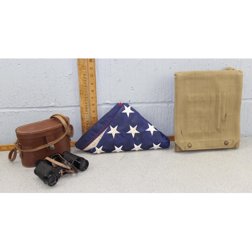 1002 - A WW2 period military map case, folded American flag and a pair of binoculars (3)