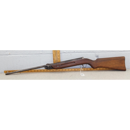 1003 - Gecado model 25 air rifle with wooden stock, believed to be .22