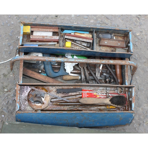 818 - 2 cantilever toolboxes and contents, red and green